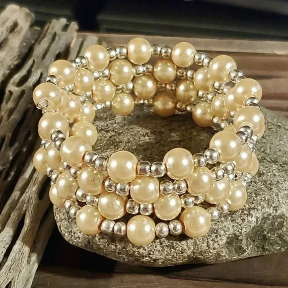 Handcrafted Champagne Beige Glass Pearl Bracelet - Picture 2 of 6
